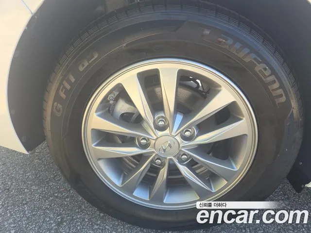 Hyundai Elantra 2018 thumb 9