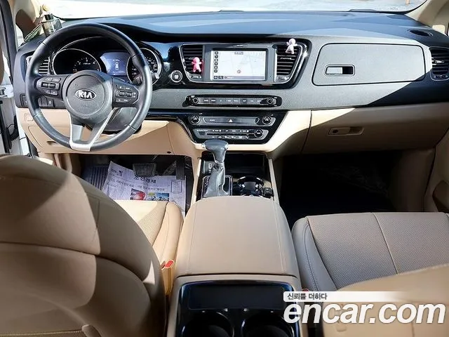 Kia Carnival 2018 thumb 4