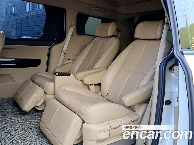Kia Carnival 2018 thumb 11