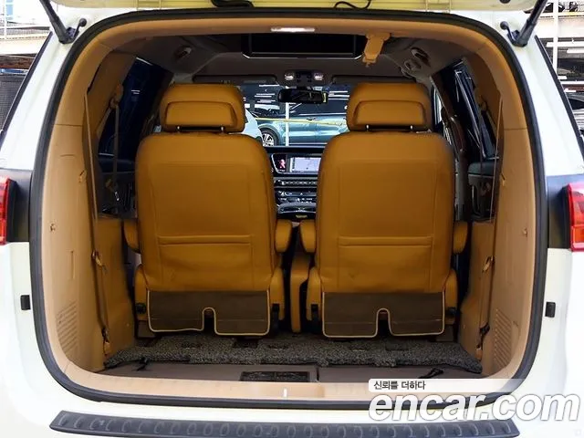 Kia Carnival 2018 thumb 5