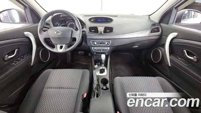 Renault SM3 2011 thumb 12