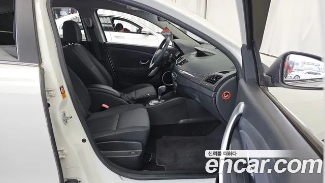 Renault SM3 2011 thumb 10