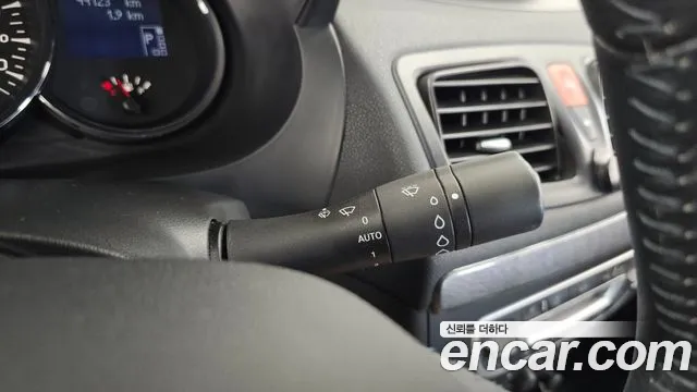 Renault SM3 2011 thumb 11