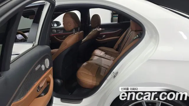 Mercedes-Benz E-Class 2021 thumb 3