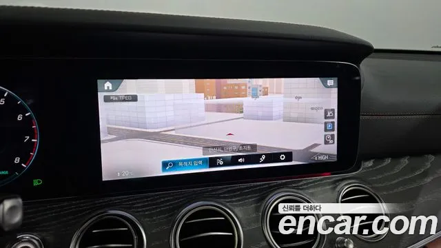 Mercedes-Benz E-Class 2021 thumb 11
