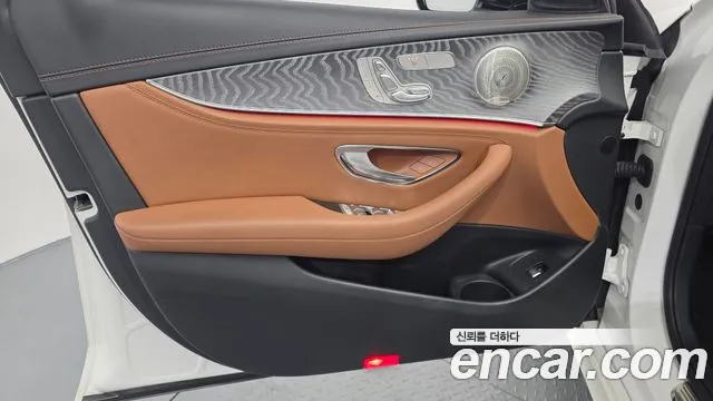 Mercedes-Benz E-Class 2021 thumb 7