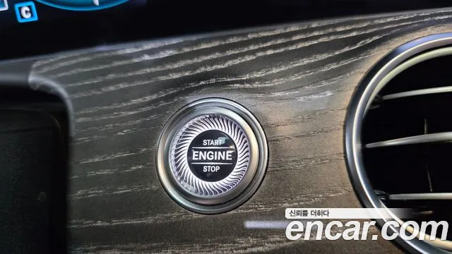 Mercedes-Benz E-Class 2021 thumb 10