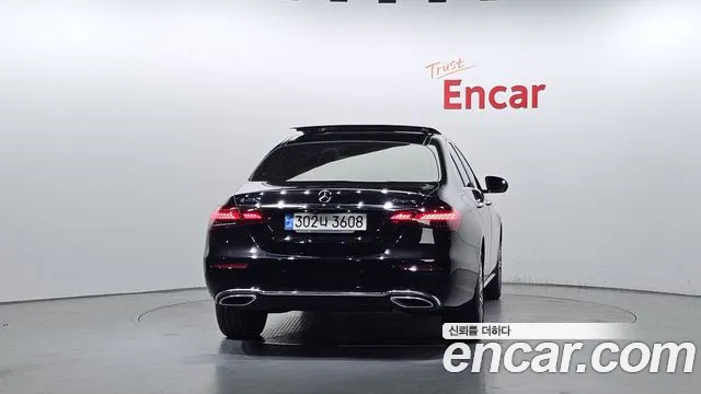 Mercedes-Benz E-Class 2021 thumb 9