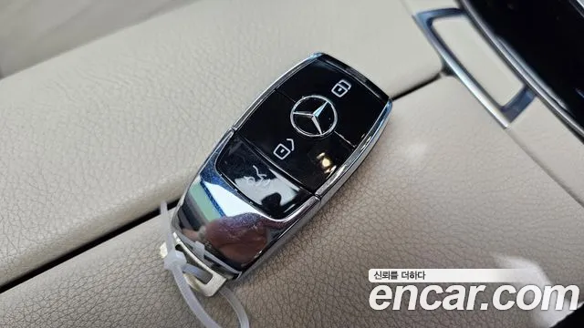 Mercedes-Benz E-Class 2021 thumb 10