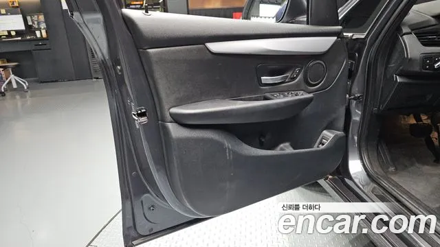 BMW 2 серии Active Tourer 2017 thumb 6