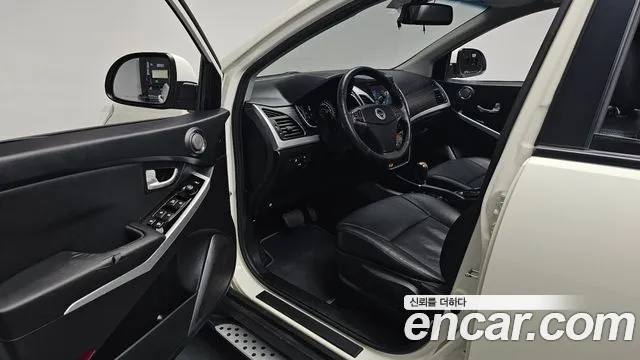 KGM Korando 2015 thumb 4