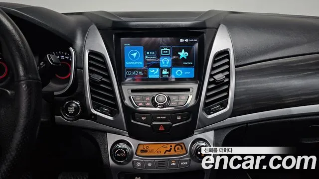 KGM Korando 2015 thumb 11