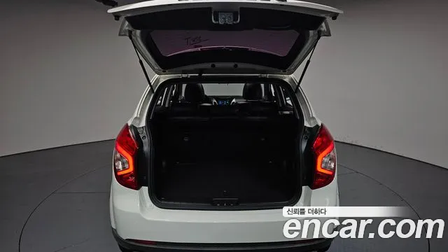 KGM Korando 2015 thumb 9
