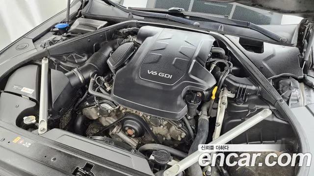 Genesis G90 2016 thumb 2