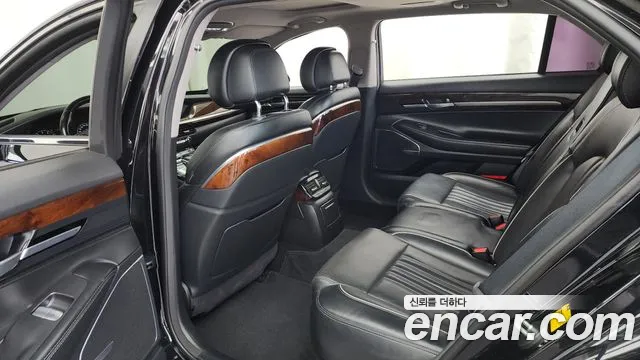 Genesis G90 2016 thumb 10