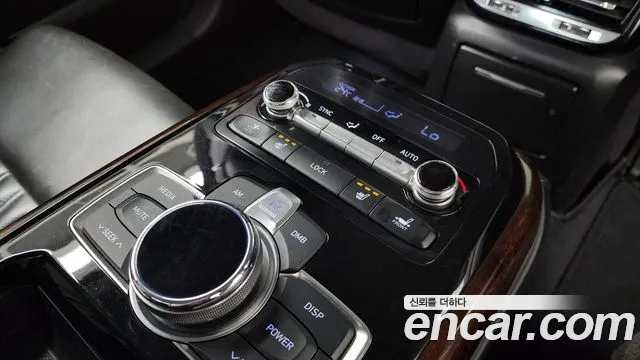 Genesis G90 2016 thumb 3