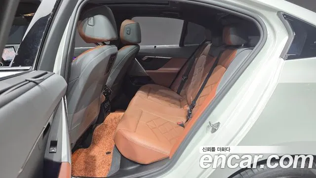 BMW 5 серии 2024 thumb 12