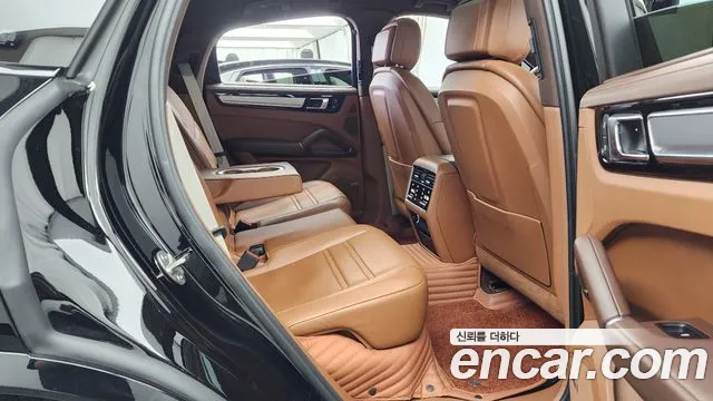 Porsche Cayenne 2023 thumb 12