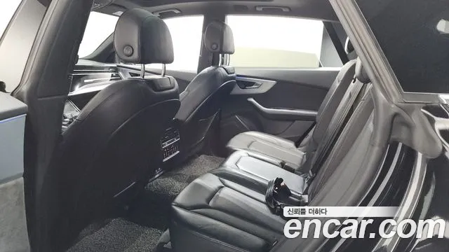 Audi Q8 2021 thumb 7