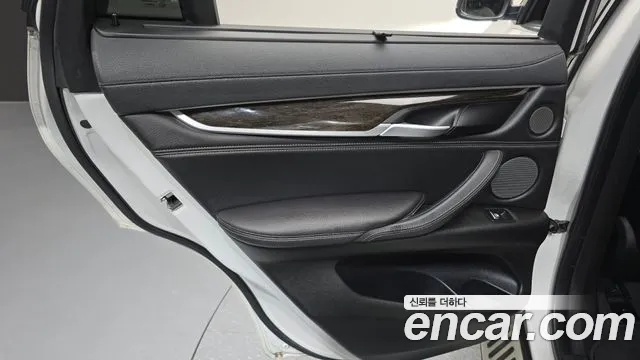 BMW X6 2017 thumb 12