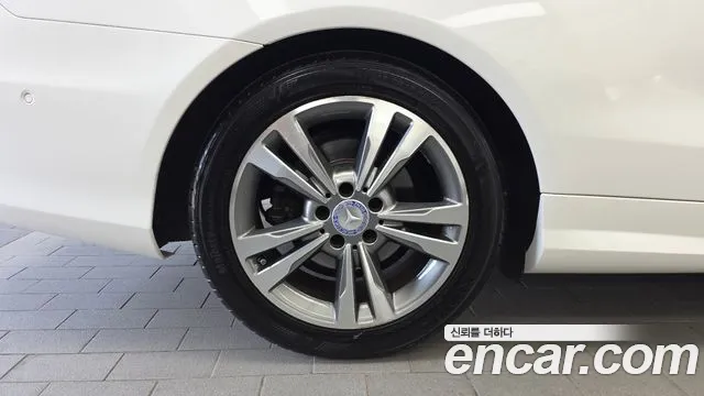 Mercedes-Benz E-Class 2013 thumb 3