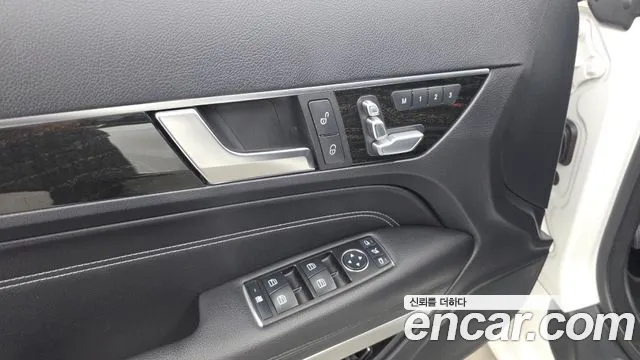 Mercedes-Benz E-Class 2013 thumb 10