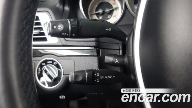Mercedes-Benz E-Class 2013 thumb 6