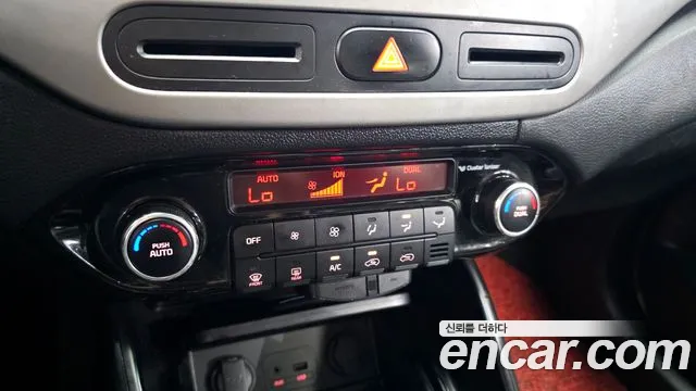 Kia Carens 2013 thumb 10