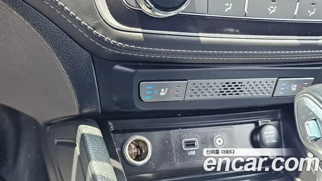 KGM Rexton 2019 thumb 3