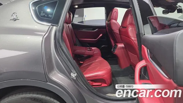 Maserati Levante 2017 thumb 5