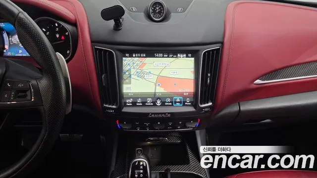 Maserati Levante 2017 thumb 4