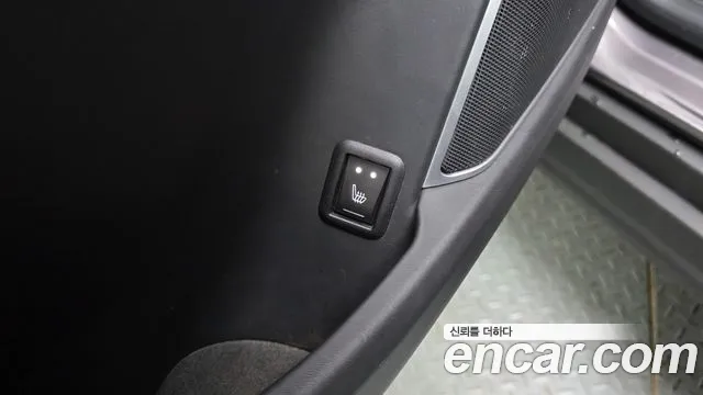 Maserati Levante 2017 thumb 11