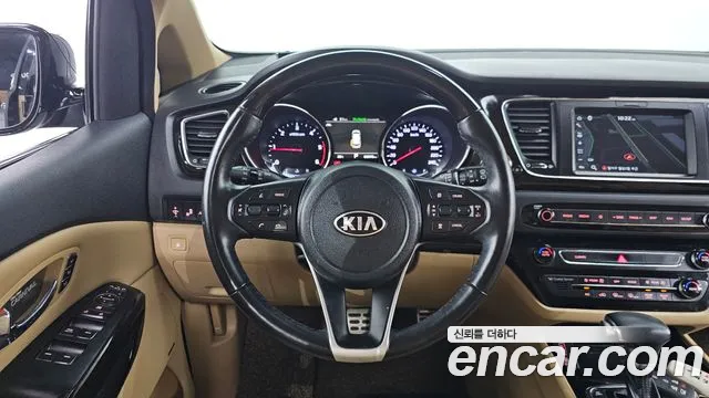 Kia Carnival 2018 thumb 10