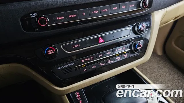 Kia Carnival 2018 thumb 5