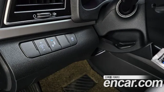 Hyundai Avante 2017 thumb 10