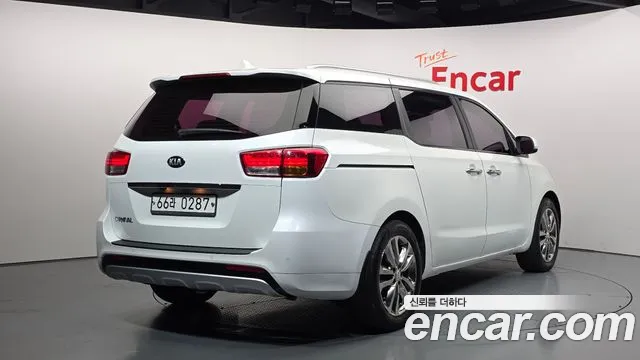 Kia Carnival 2015 thumb 4
