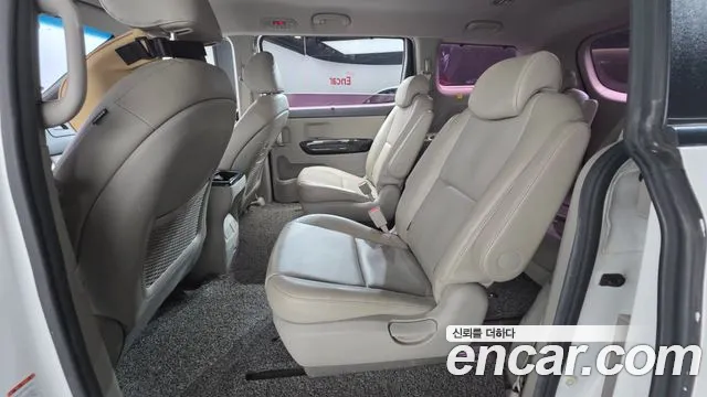 Kia Carnival 2015 thumb 2