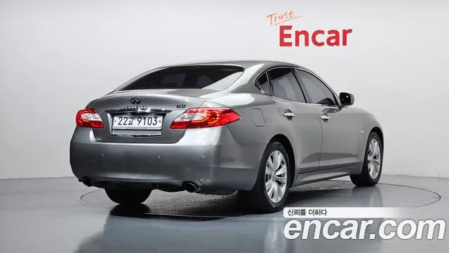 Infiniti M 2010 thumb 2