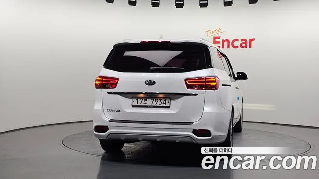 Kia Carnival 2018 thumb 6