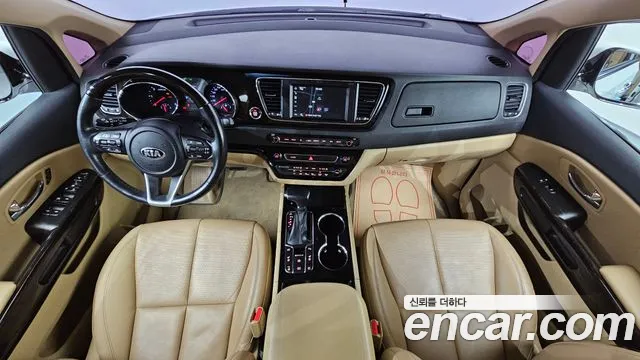 Kia Carnival 2018 thumb 3