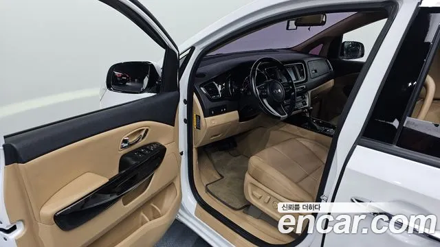 Kia Carnival 2018 thumb 11