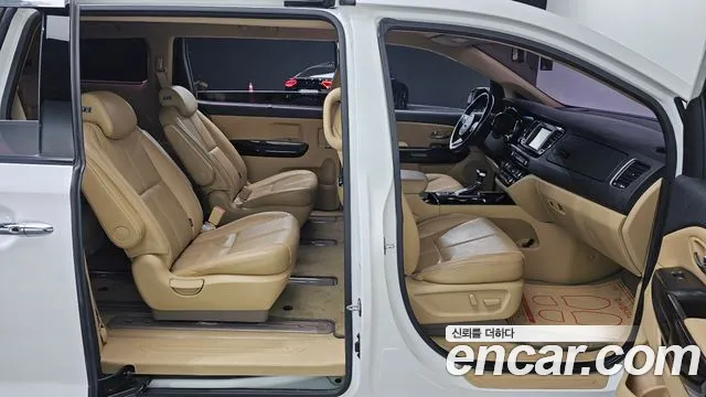 Kia Carnival 2018 thumb 4