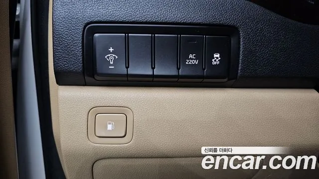 Kia Carnival 2018 thumb 2