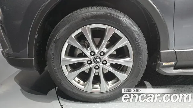 Toyota RAV4 2018 thumb 10