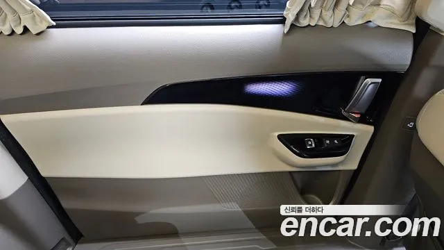 Kia Carnival 2021 thumb 4