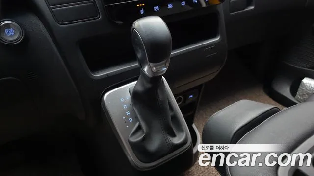 Hyundai Staria 2024 thumb 5