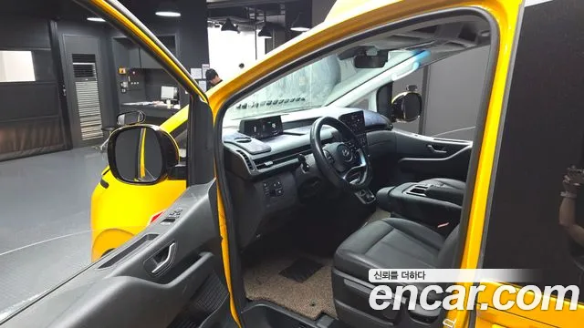 Hyundai Staria 2024 thumb 12