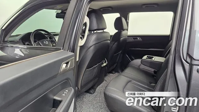 KGM Rexton 2019 thumb 8