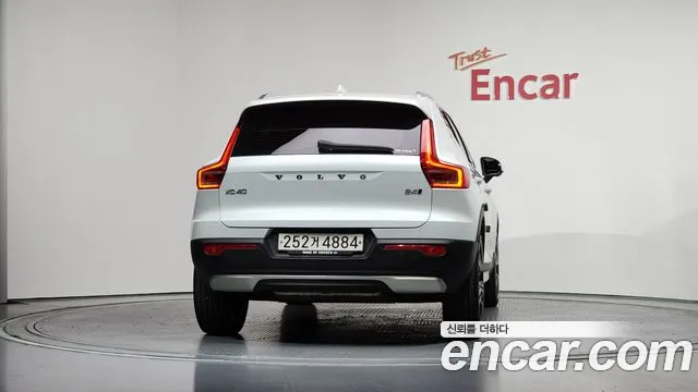 Volvo XC40 2021 thumb 6