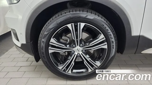 Volvo XC40 2021 thumb 2